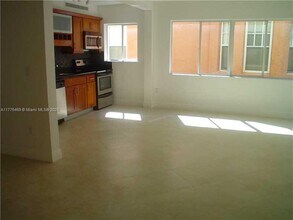 2880 Pine Tree Dr in Miami Beach, FL - Building Photo - Building Photo