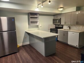 488 Chapel St in New Haven, CT - Building Photo - Building Photo