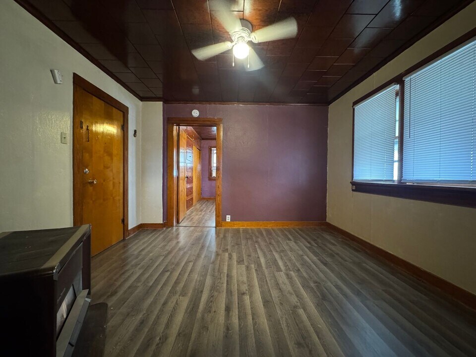 709 E Poplar St in Herrin, IL - Building Photo