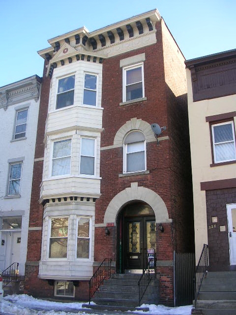 326 4th St in Troy, NY - Building Photo