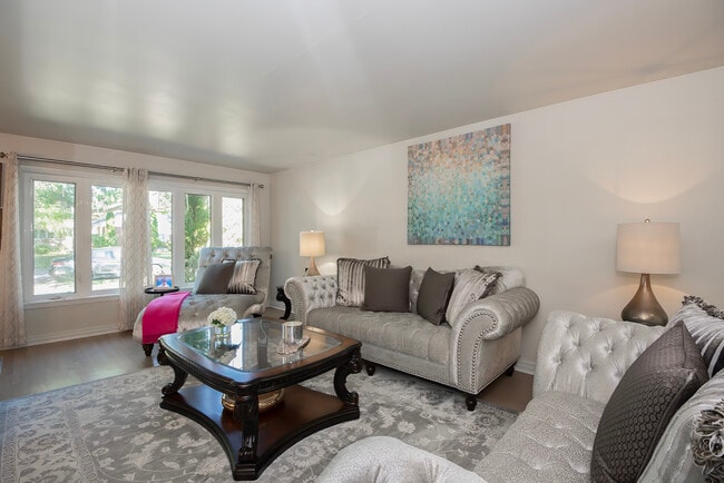 8253 Karlov Ave in Skokie, IL - Building Photo - Building Photo