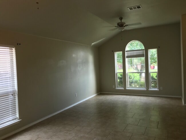 713 Cooper Ln in Royse City, TX - Foto de edificio - Building Photo