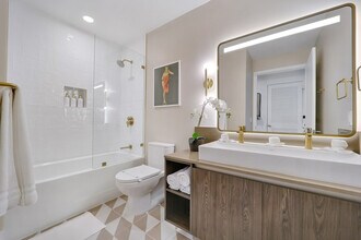 33 NE 2nd Ave in Miami, FL - Building Photo - Building Photo