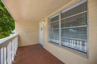 1033 NW 30th Ct, Unit 4 in Wilton Manors, FL - Building Photo - Building Photo