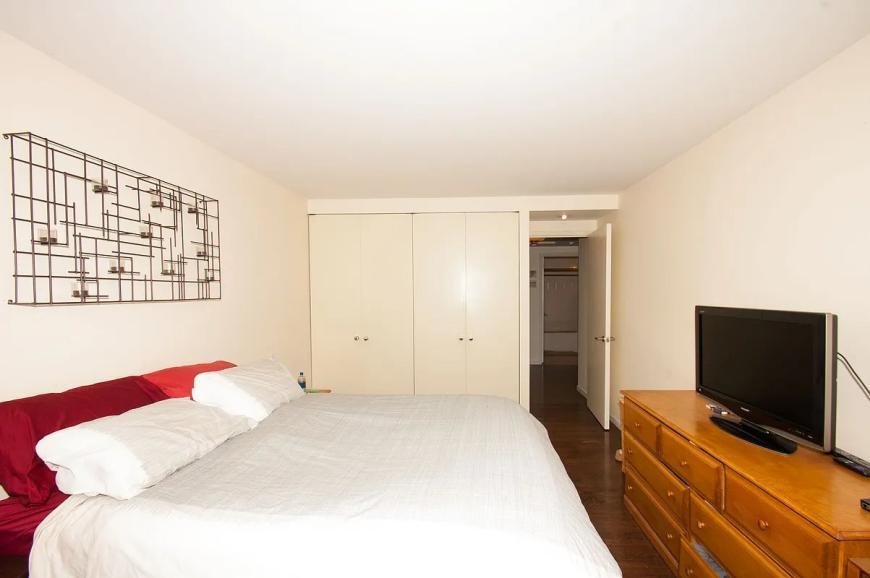 275 Greenwich St in New York, NY - Building Photo