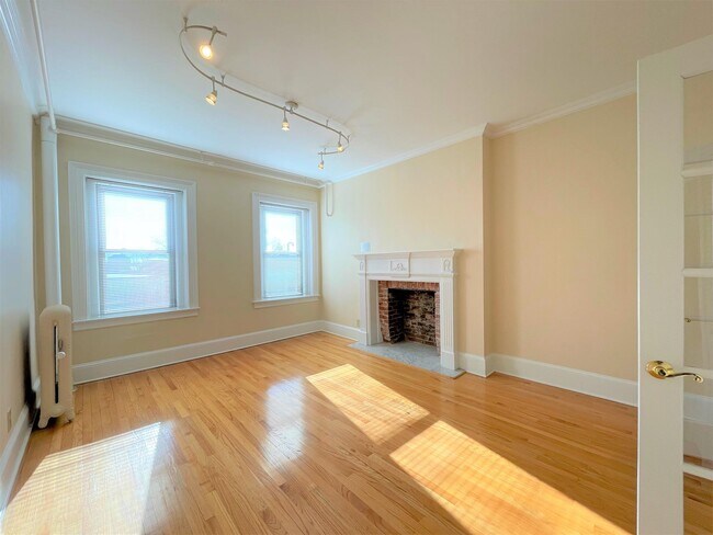 878 Massachusetts Ave, Unit 6