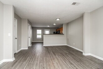 8030 Logan Dr in La Vergne, TN - Building Photo - Building Photo
