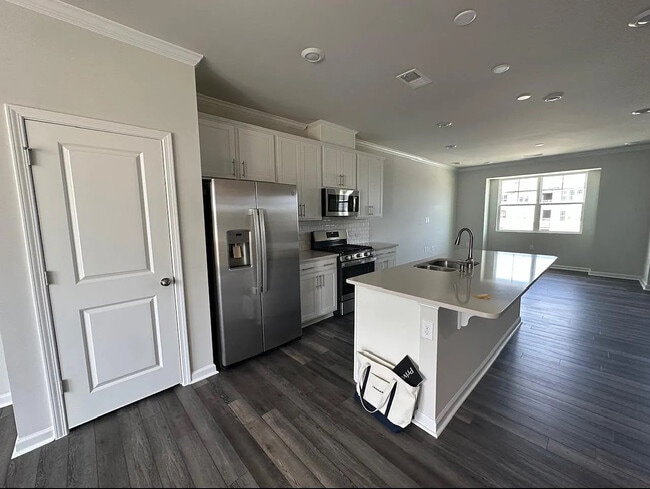 property at 2533 Kasota Ln