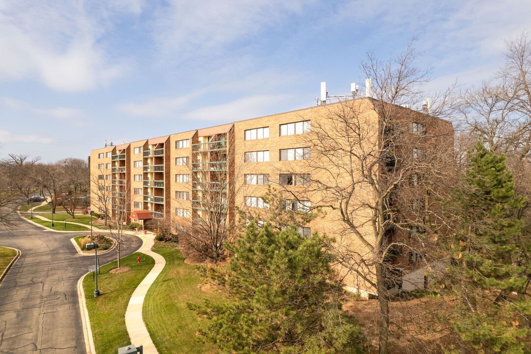 Huntington Grove Condominiums in Hoffman Estates, IL - Foto de edificio