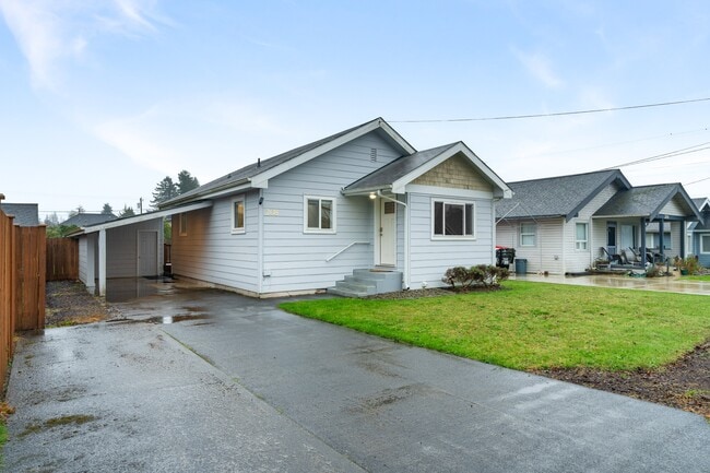 property at 208 S Chehalis St