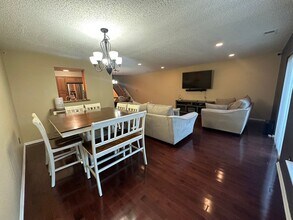 26 Catherine Ct in Old Bridge, NJ - Building Photo - Building Photo