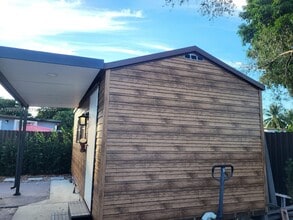 2137 NW 97th St in Miami, FL - Building Photo - Building Photo