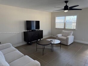 417 Brittany Dr in Delray Beach, FL - Building Photo - Building Photo