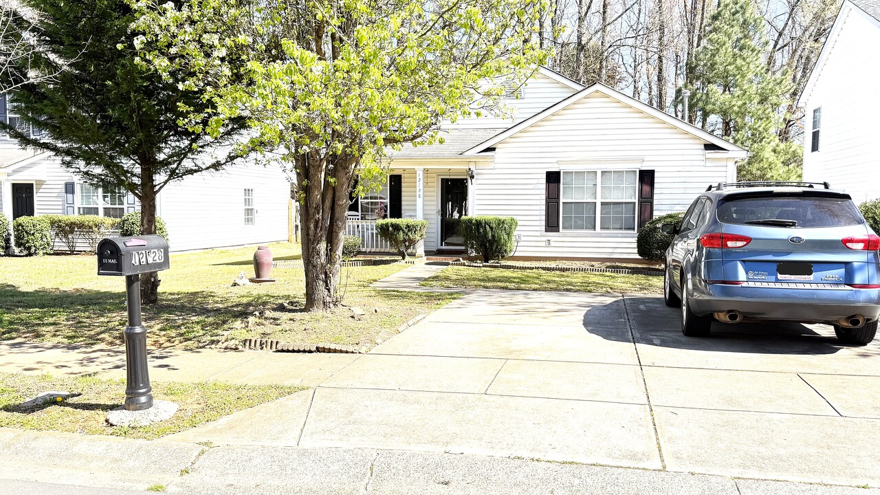 12128 Stewarts Crossing Dr in Charlotte, NC - Building Photo