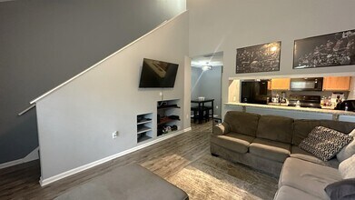 2740 W Tharpe St in Tallahassee, FL - Building Photo - Building Photo