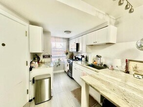 233 Bloomfield St in Hoboken, NJ - Building Photo - Building Photo
