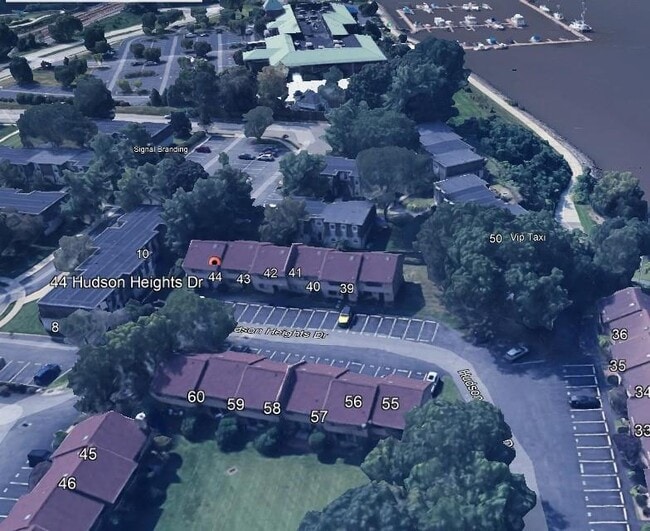 44 Hudson Heights Dr in Poughkeepsie, NY - Building Photo - Building Photo