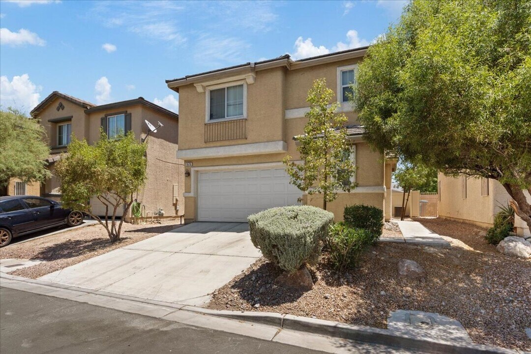 1676 Victor Hugo Ln in Las Vegas, NV - Building Photo