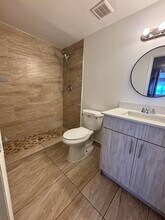 3710 NW 21st St in Lauderdale Lakes, FL - Building Photo - Building Photo