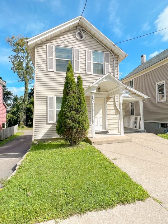 70 Groton Ave in Cortland, NY - Foto de edificio