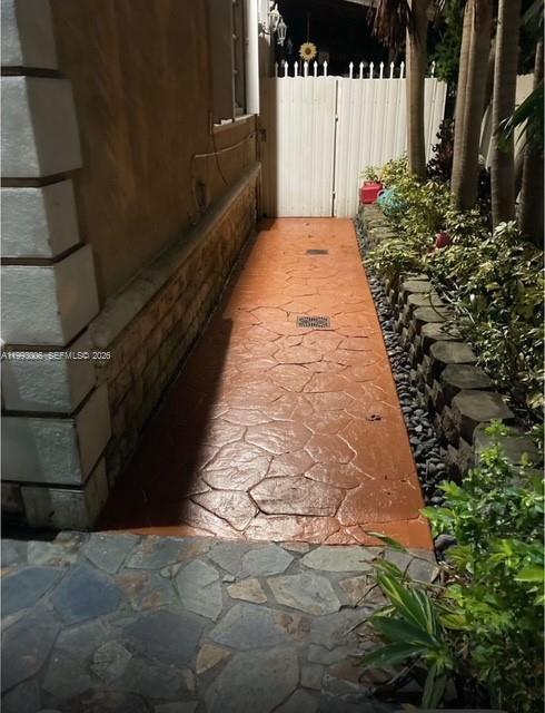 1176 NW 38th St in Miami, FL - Foto de edificio - Building Photo