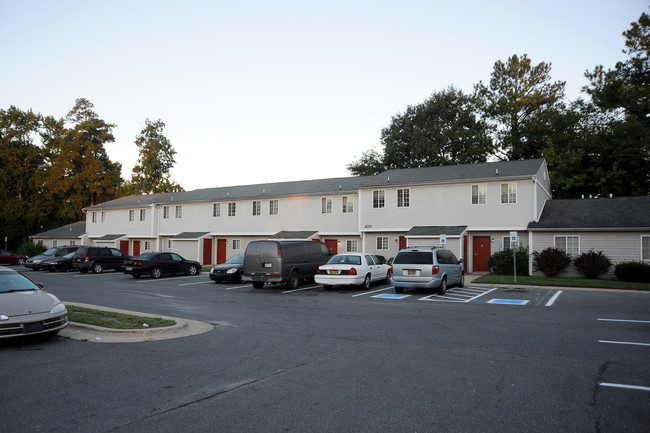 Little Creek Apartments in Laurel, DE - Building Photo - Building Photo