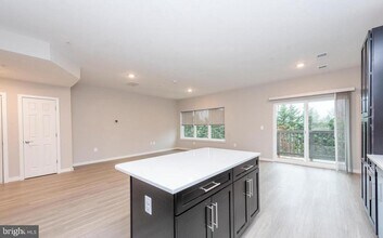 3307 Demirel Way in Ellicott City, MD - Building Photo - Building Photo