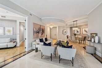 626 Coral Wy in Coral Gables, FL - Foto de edificio - Building Photo