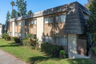Granada Pueblo Apartments in Riverside, CA - Building Photo - Building Photo