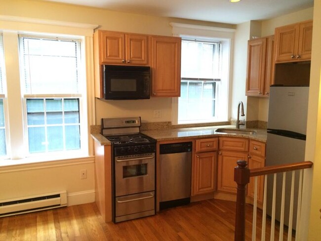 16 Cedar Lane Way, Unit 2 in Boston, MA - Building Photo - Building Photo