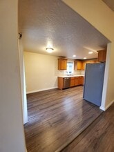 645 NE Whirlwind Dr in Albany, OR - Building Photo - Building Photo