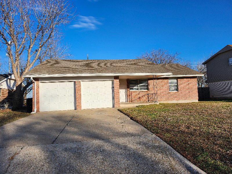 1108 Willingham Way in Moore, OK - Building Photo