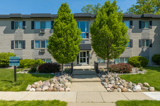 MadGrey Apartments in Lansing, MI - Foto de edificio - Building Photo