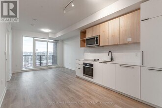 1185 Dupont St in Toronto, ON - Building Photo - Building Photo