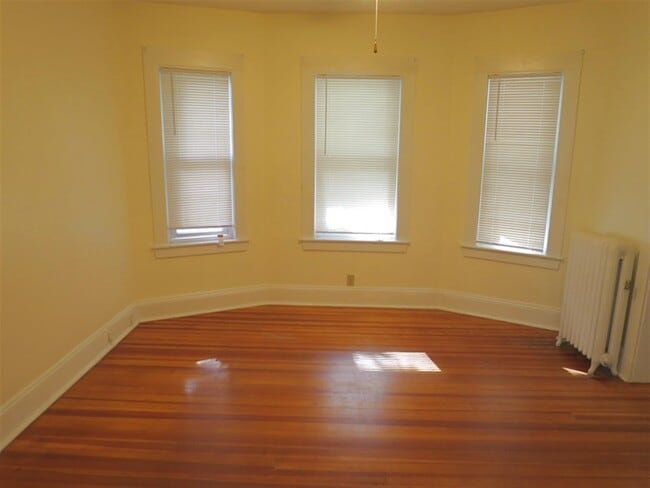 5 Freeman St, Unit 2 in Arlington, MA - Foto de edificio - Building Photo