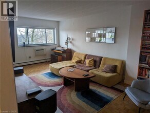 14 Norris Pl in St Catharines, ON - Building Photo - Building Photo