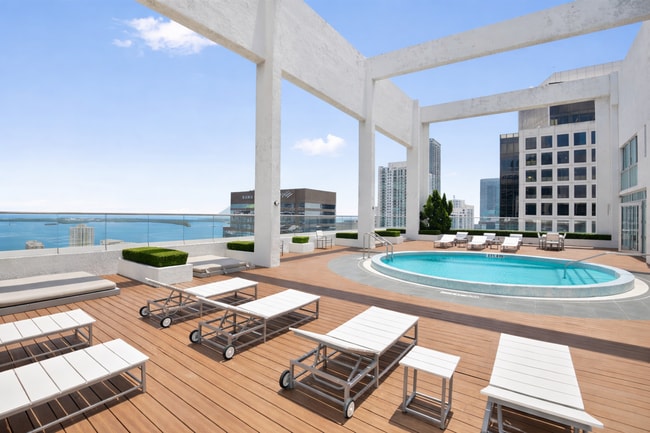 500 Brickell Ave, Unit 1406 in Miami, FL - Foto de edificio - Building Photo