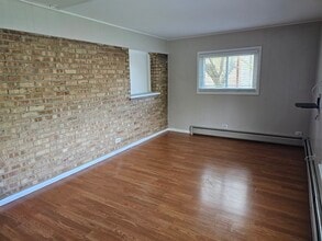 750 56th Pl, Unit 1 in Clarendon Hills, IL - Foto de edificio - Building Photo