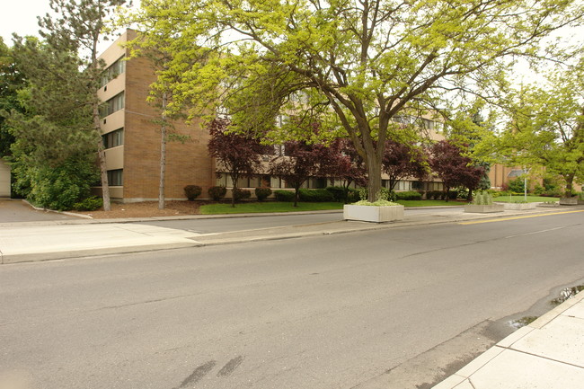 Manito Garden Apartments in Spokane, WA - Building Photo - Building Photo