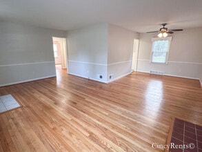 4657 Kugler Mill Rd in Cincinnati, OH - Building Photo - Building Photo