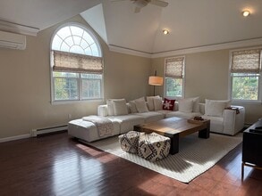 4 Chartwell Cir in Shrewsbury, MA - Building Photo - Building Photo