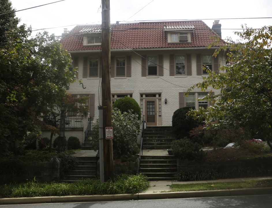 3606-3608 Porter St NW in Washington, DC - Foto de edificio