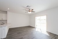 8517 Alpine Mdw Ln in Wesley Chapel, FL - Foto de edificio - Building Photo