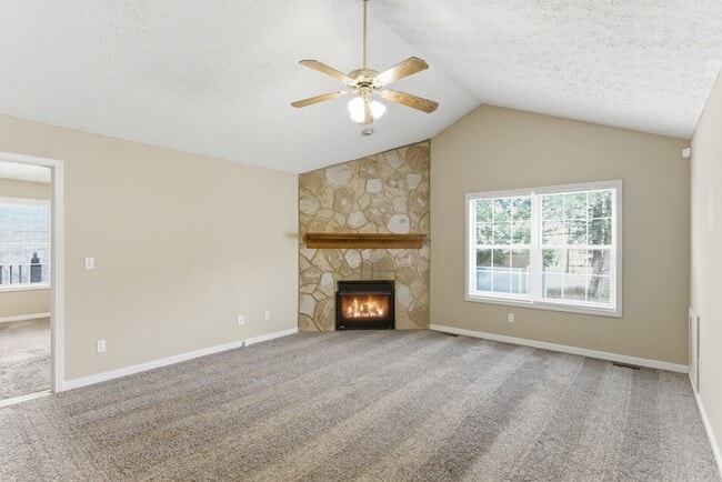 144 Stone Henge Ln in Jacksboro, TN - Building Photo - Building Photo