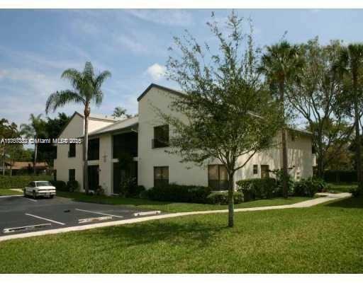 3883 Cocoplum Cir in Coconut Creek, FL - Foto de edificio