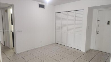 13707 SW Kendale Lakes Cir, Unit 205 in Miami, FL - Foto de edificio - Building Photo