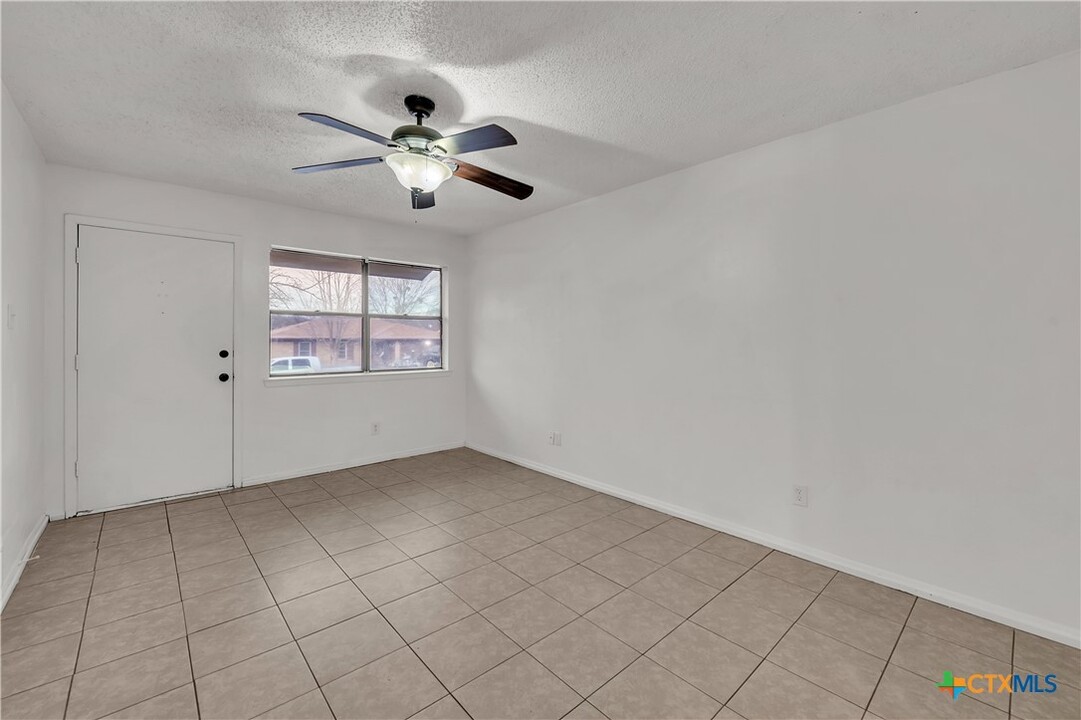 304 Myra Lou Ave in Copperas Cove, TX - Building Photo