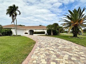 169 Baltusrol Dr in Naples, FL - Building Photo
