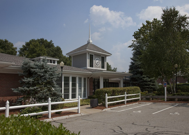 Georgetowne Homes in Hyde Park, MA - Building Photo - Building Photo