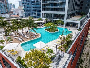 125 NE 6th St in Miami, FL - Building Photo - Building Photo